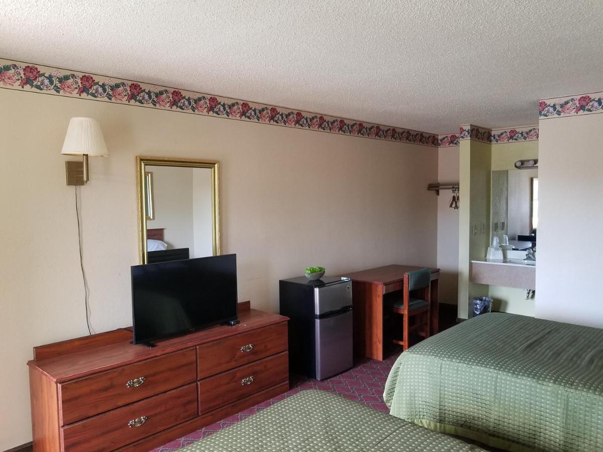 Gateway Inn Lake City Room photo